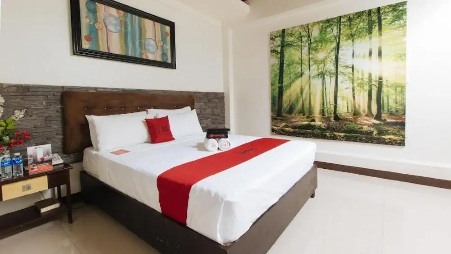 RedDoorz Plus @ Melsol Metro Vigan