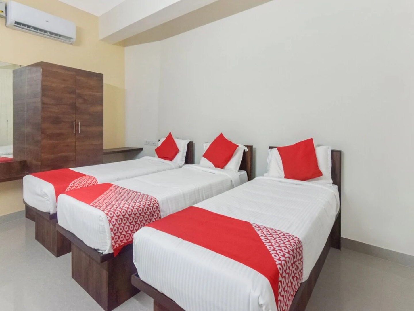 OYO 12347 MV Residency