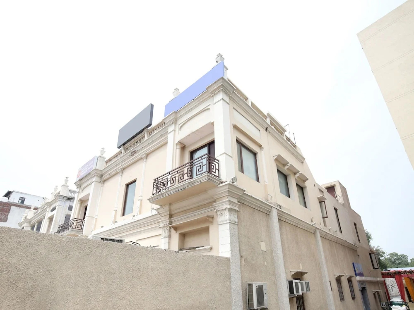 OYO 1044 Hotel Basera Vintage