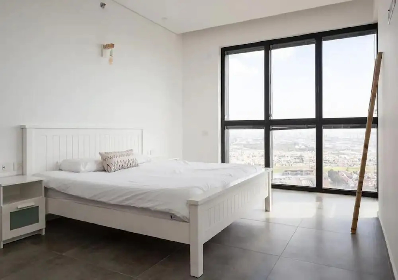 Luxury Penthouse on High Floor with Hot Tub