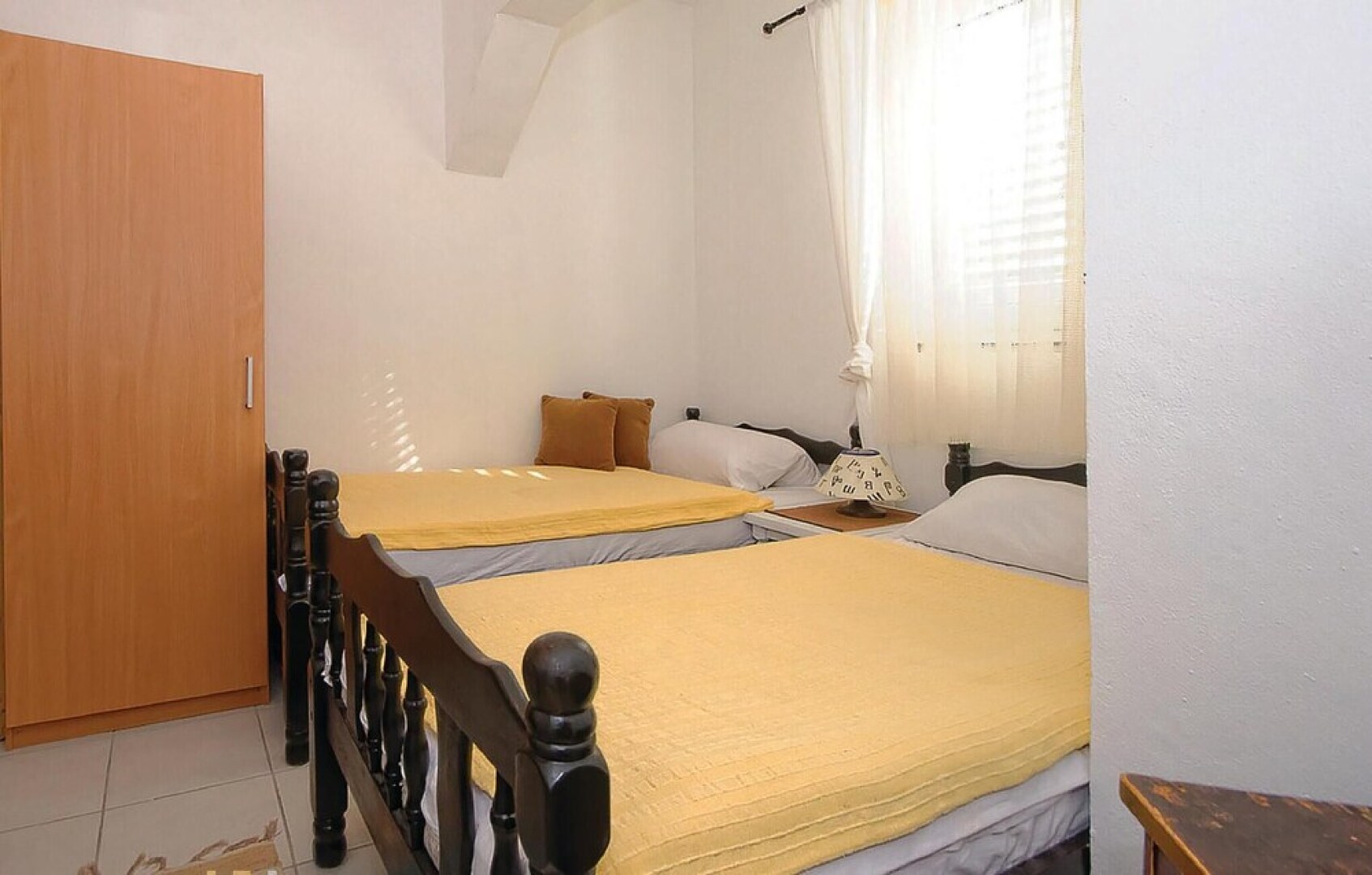 Stunning Home in Zdrelac With Wifi and 4 Bedrooms