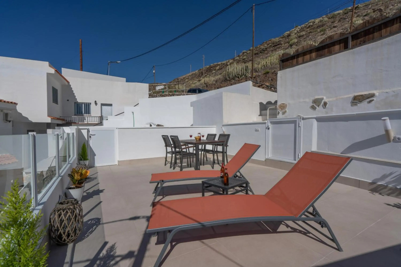 Spectacular Cave with two large terraces (70m2) by the sea