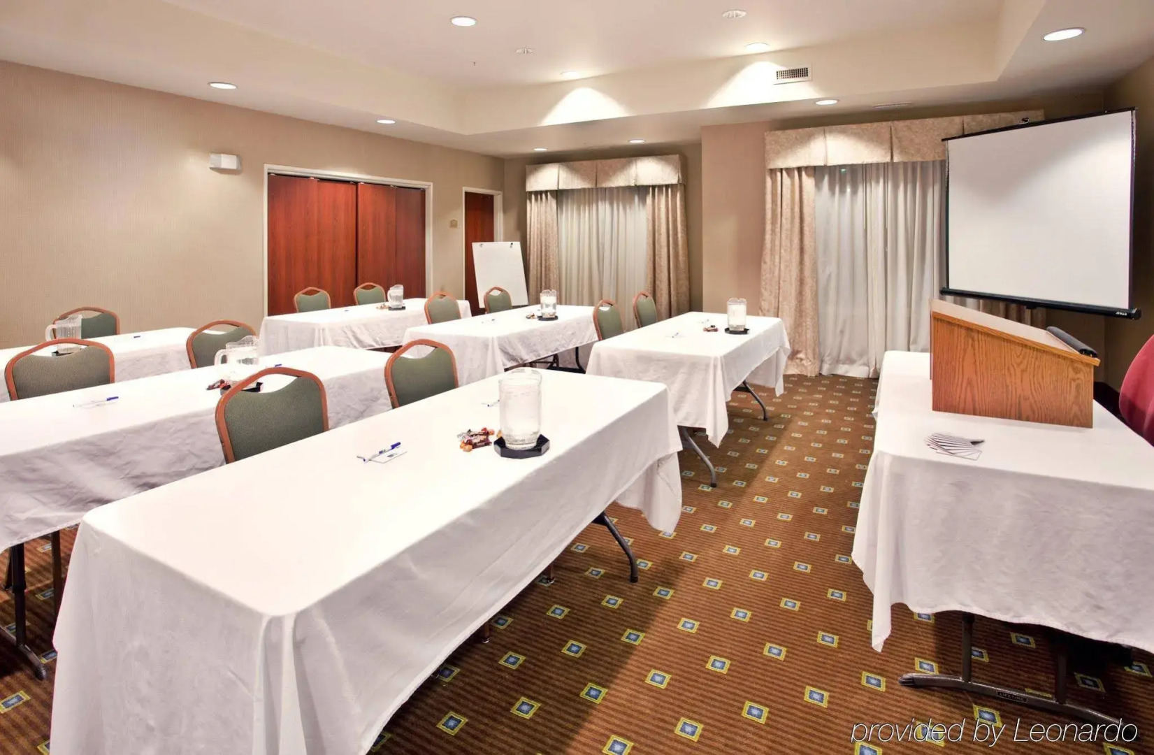 Holiday Inn Express Hotel & Suites Independence-Kansas City by IHG