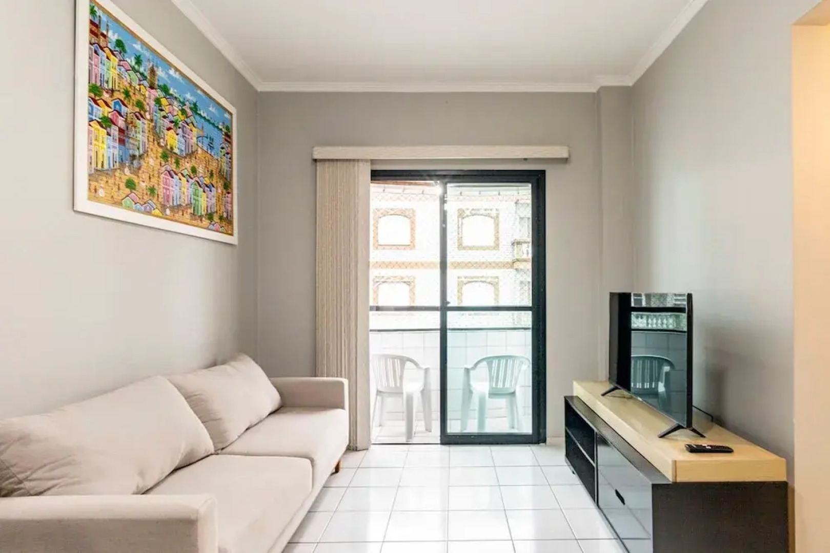 Apto com Excelente Localiza o a 50m da Praia