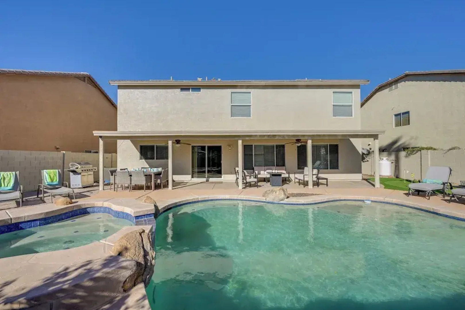 Putting Green, Pool & Spa: Home in Queen Creek!
