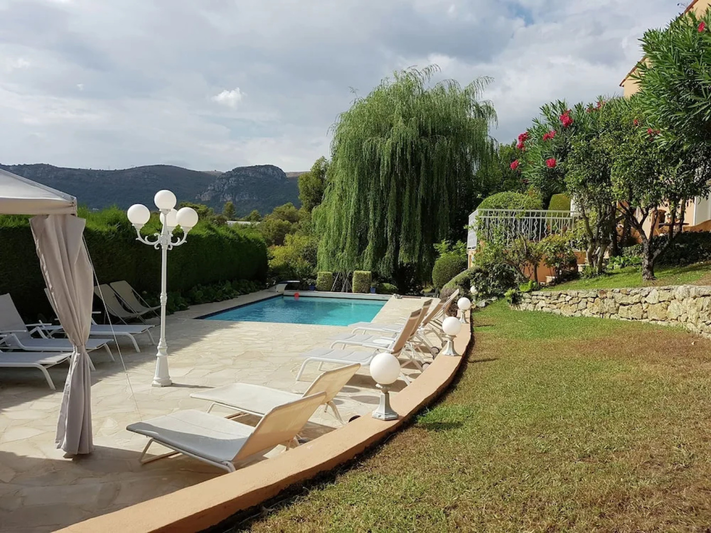 Stately Villa in La Gaude With Relaxation Area and Pool