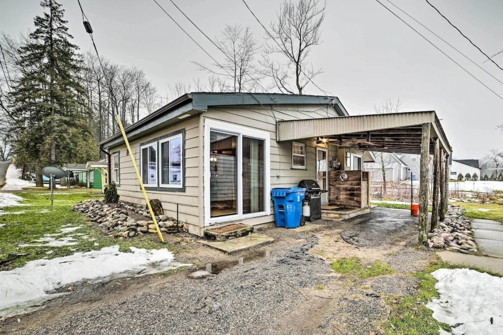 Cozy & Rustic Cottage With Houghton Lake Access!