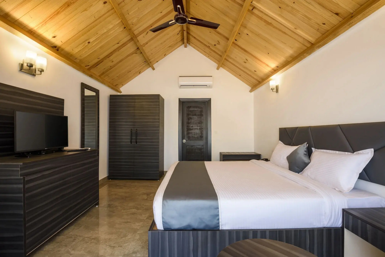 White woods Resort & Spa