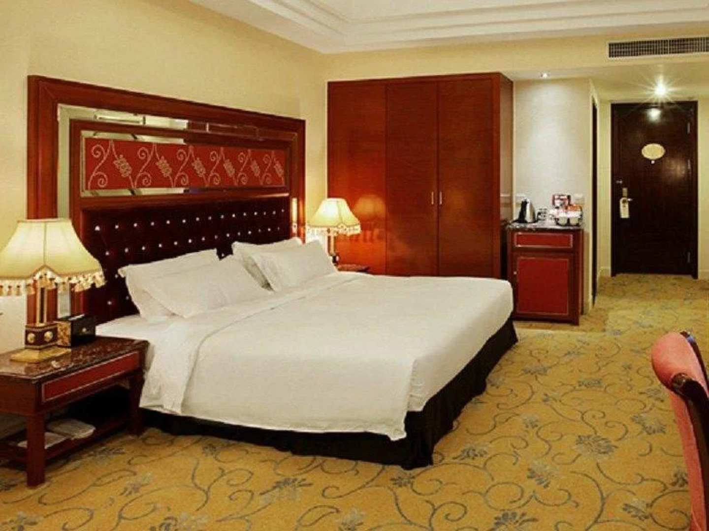 Golden Splendid Hotel Gynn