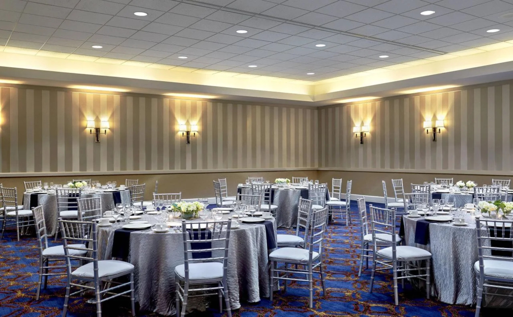 Sheraton Milwaukee Brookfield Hotel