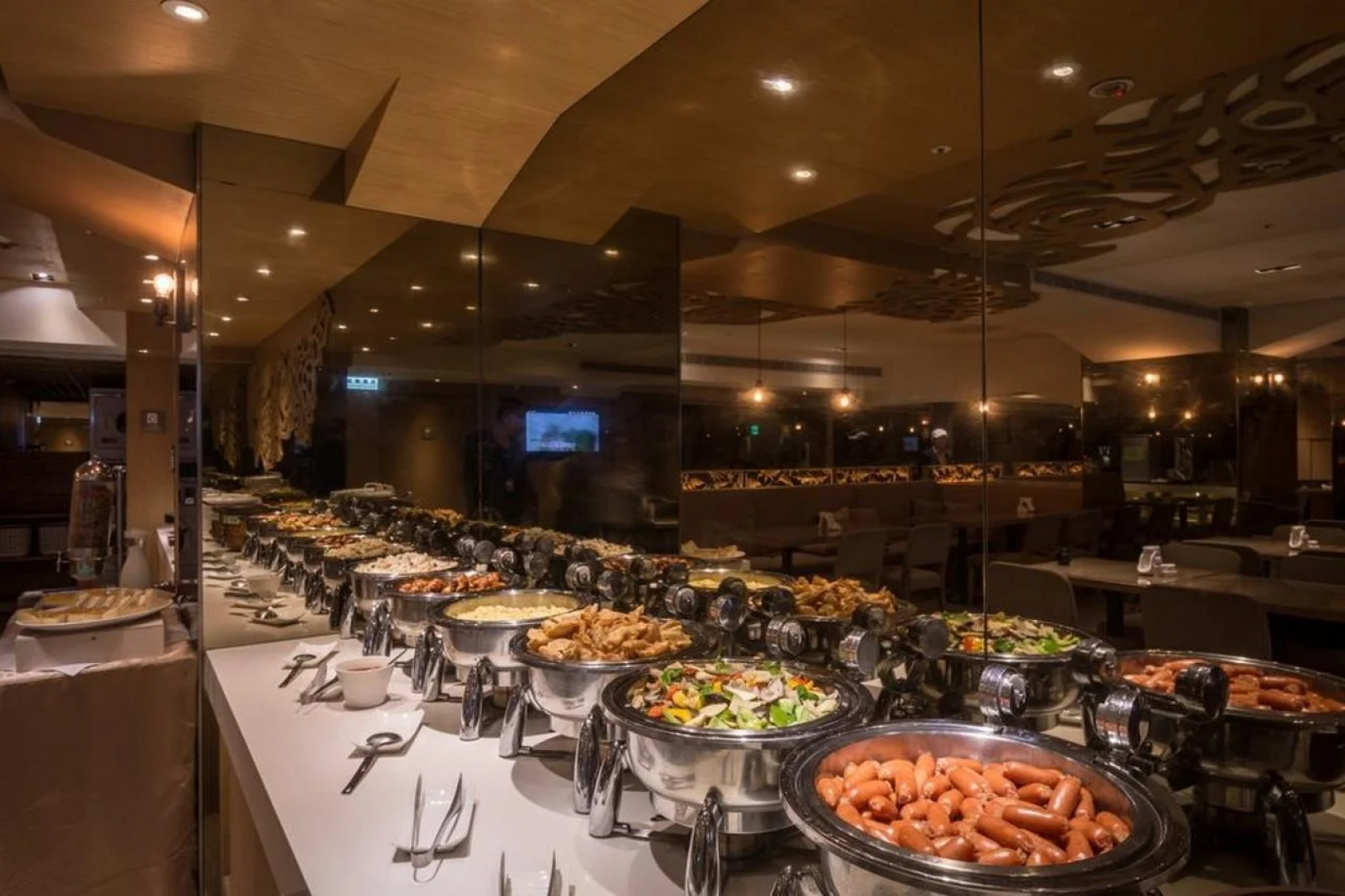 Green World Taipei Station