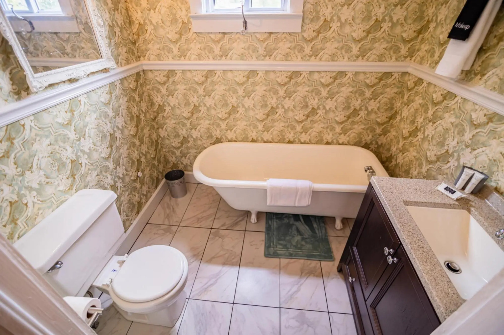 The Manor 1885 Altamont