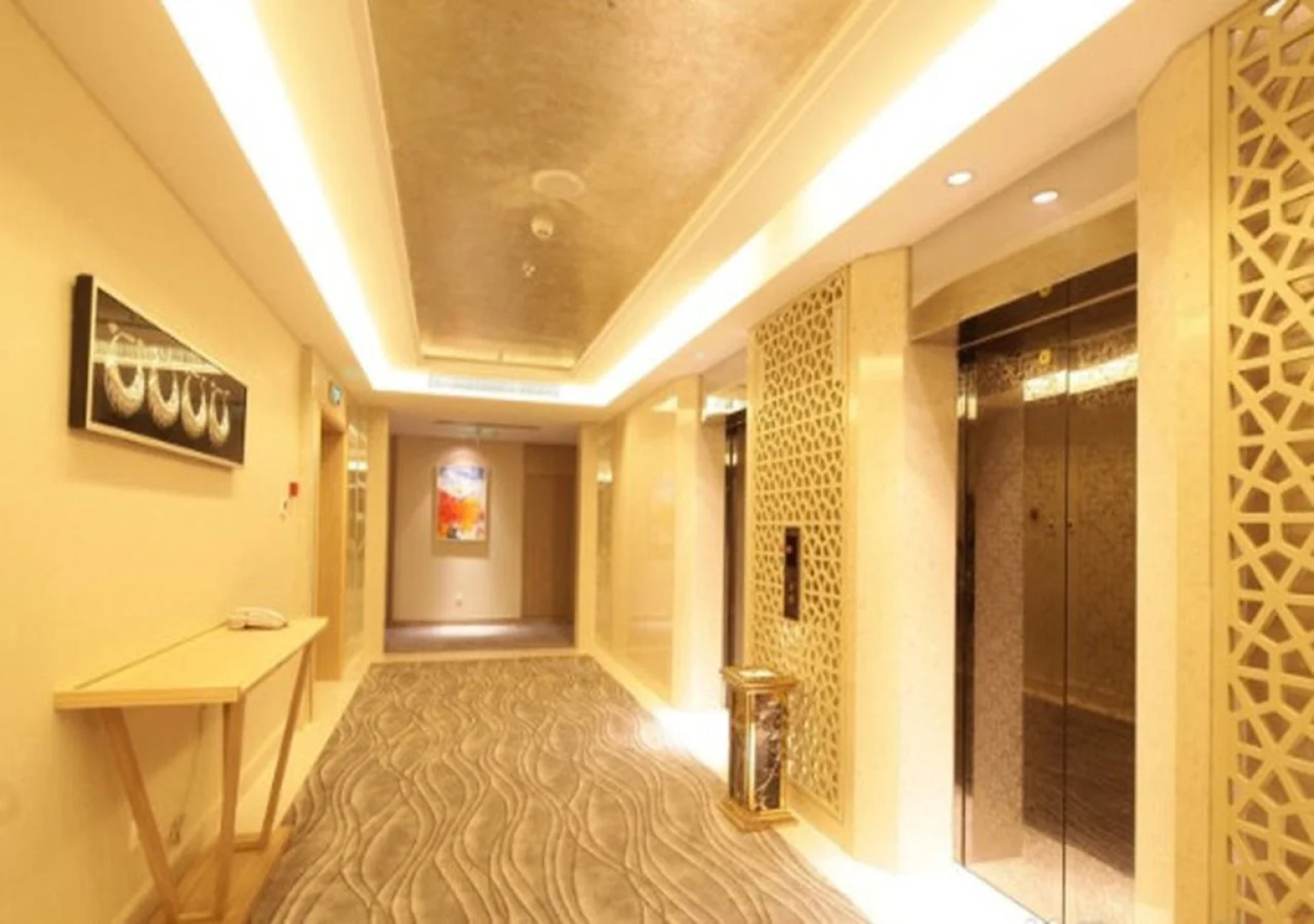 Guangzhou Pearl River International Hotel （Yijing Lu Metro Station）