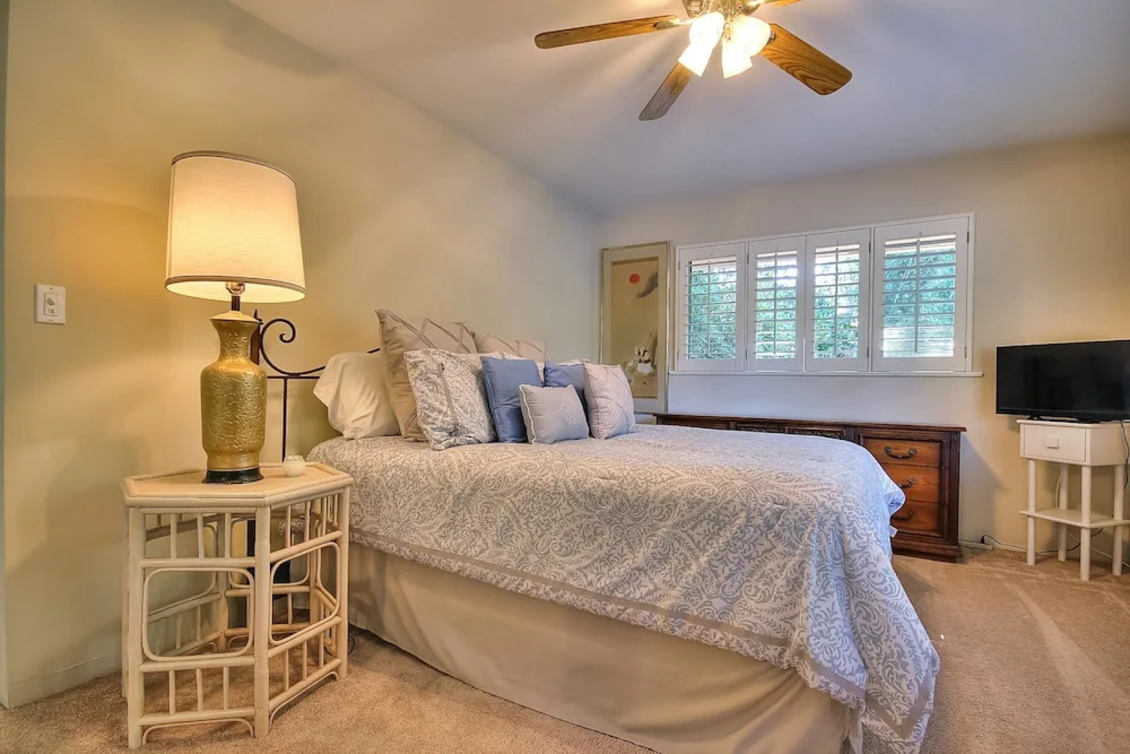 3BR 2BA Classic Montecito House Minutes to Butterfly Beach by RedAwnin