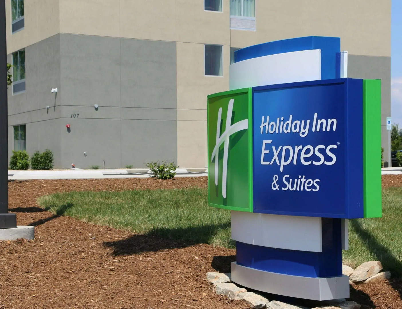 Holiday Inn Express & Suites Hendersonville SE - Flat Rock by IHG
