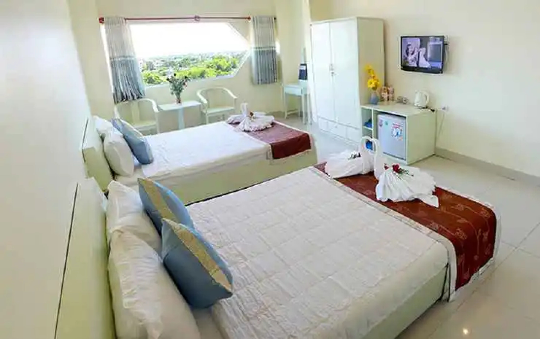 Khách sạn Huỳnh Tấn 2