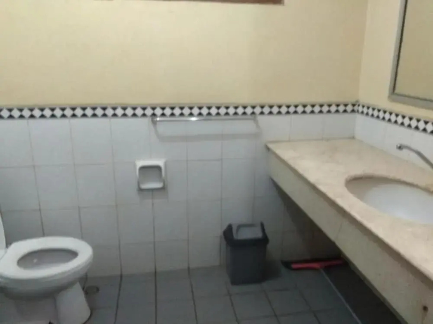 Kondominium Lippo Carita Selatan