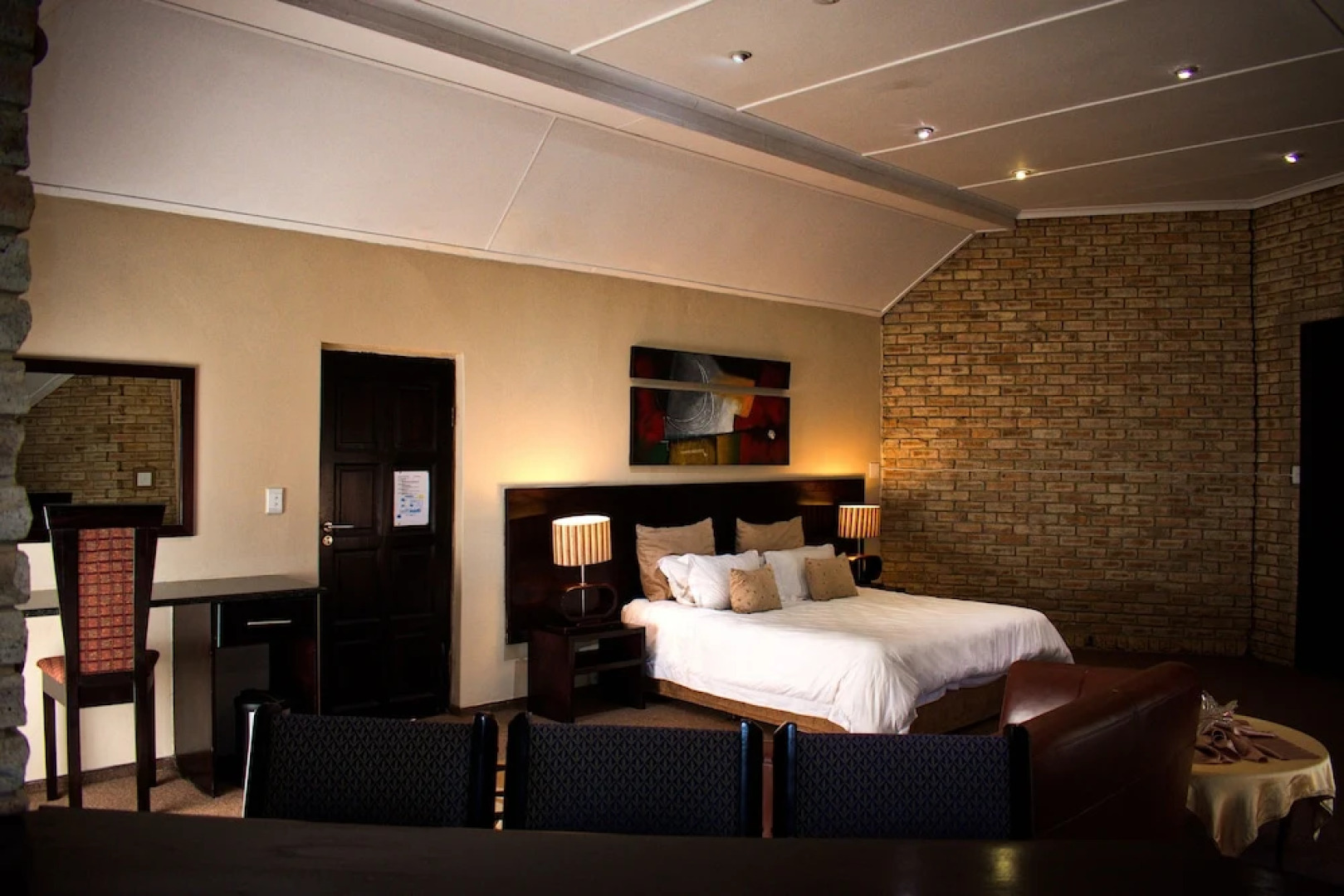 Waterfront Country Lodge