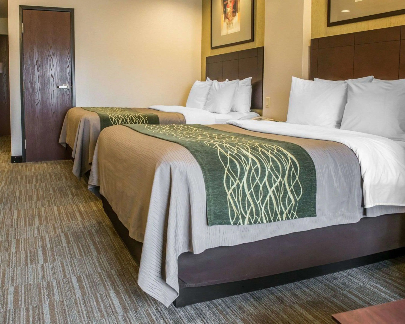 Hometowne Studios & Suites By Red Roof Washington