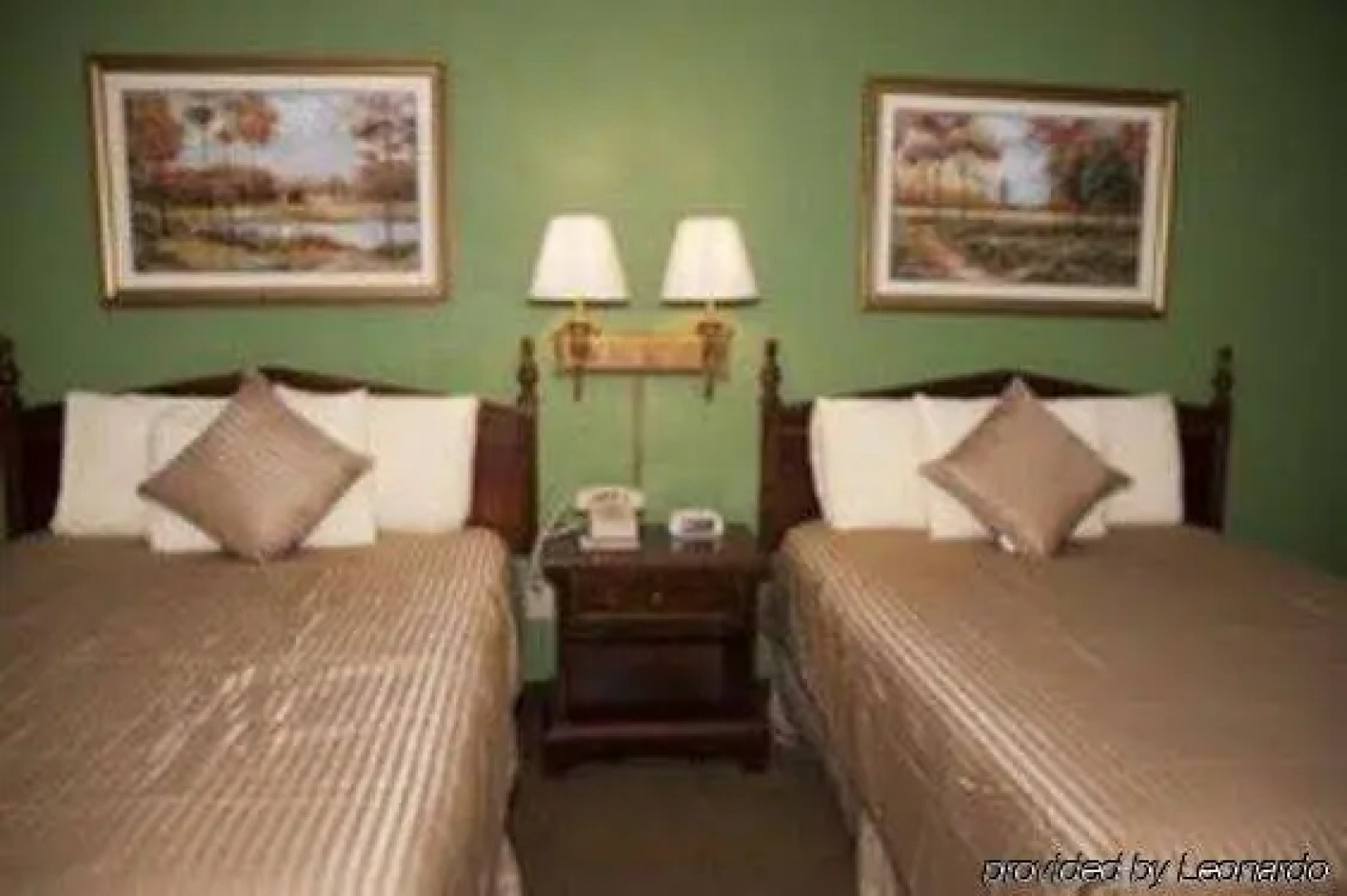 Victorian Inn & Suites