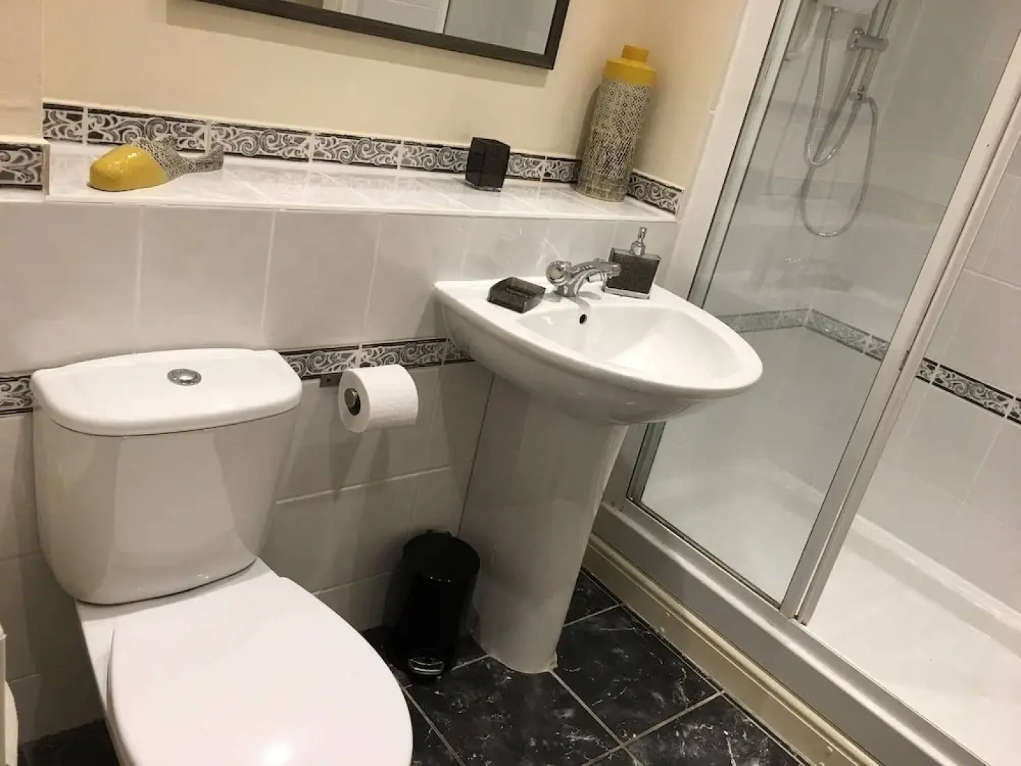 River Courtyard Apartment In The Heart Of