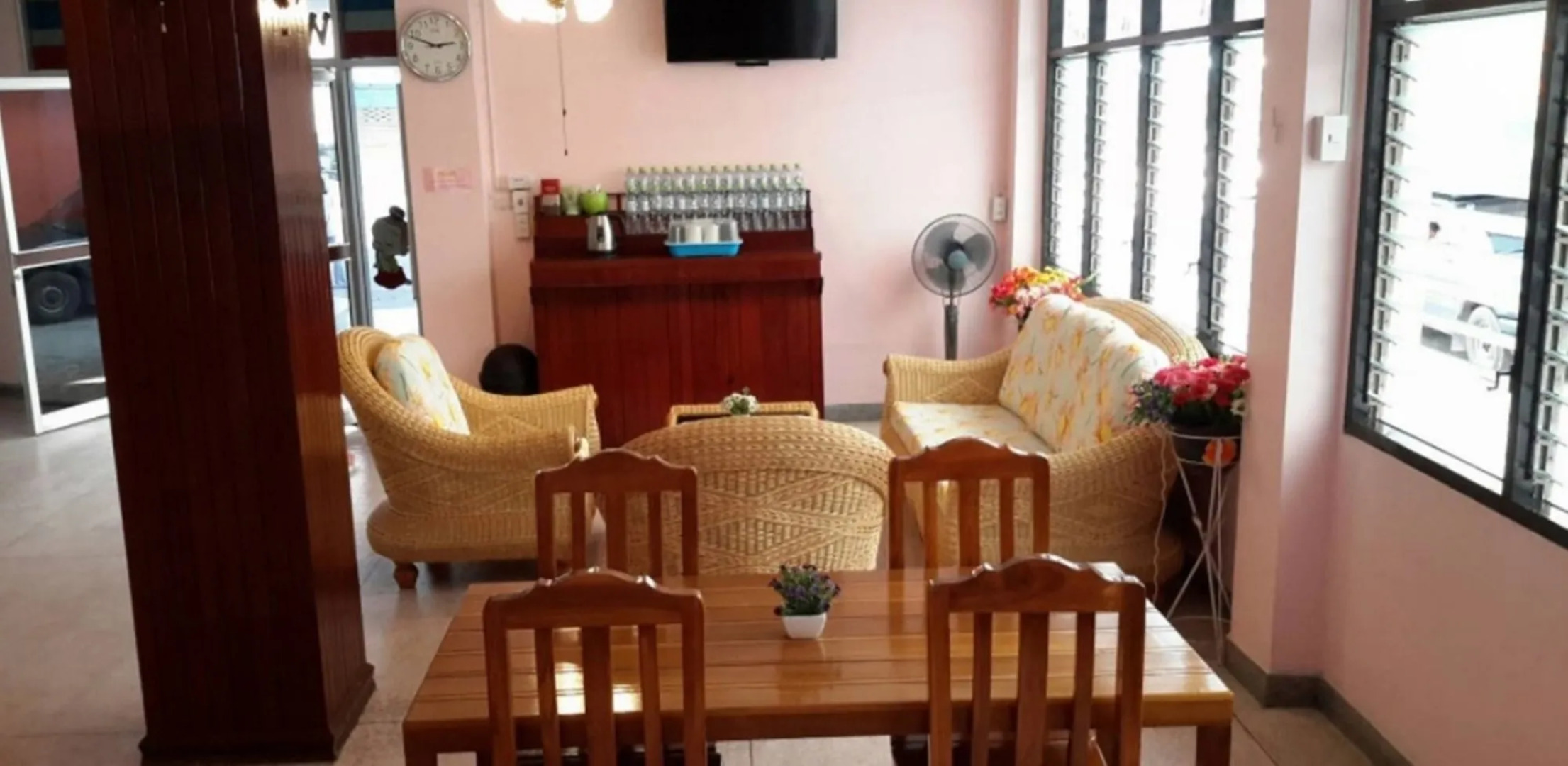 Royal Land Mae Klong Hotel