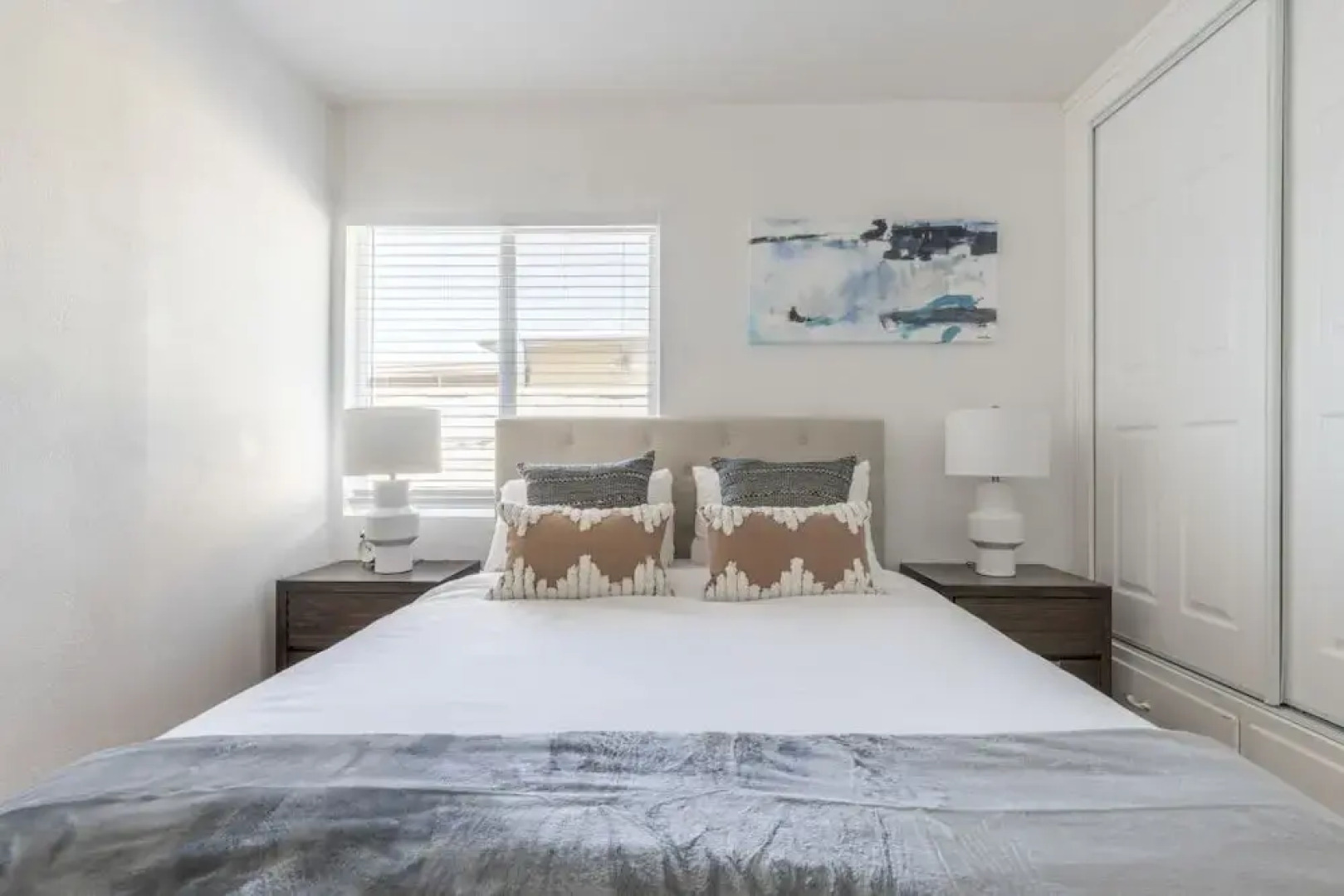 Charming Spacious Home - Modern Comforts, Prime Location