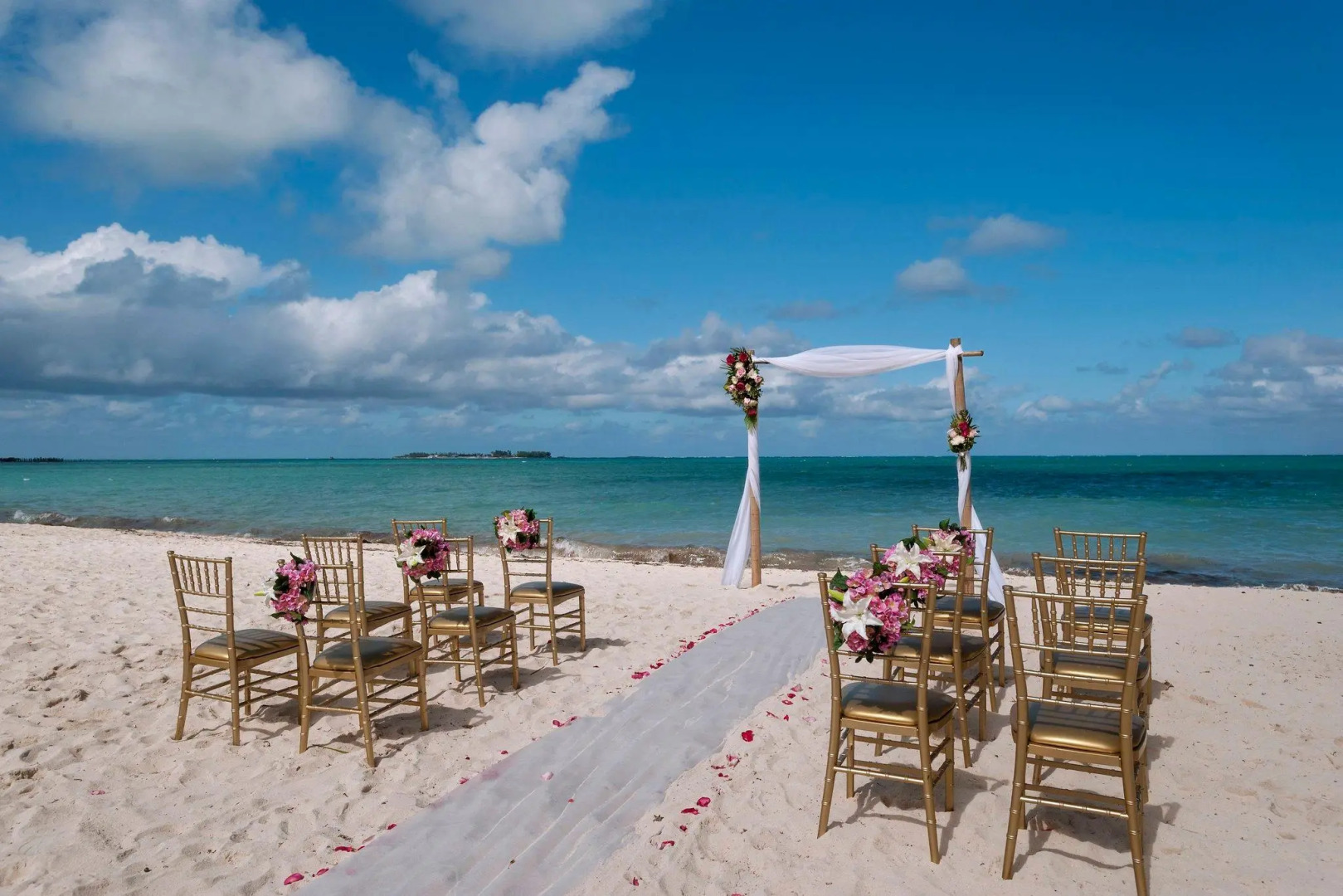 Courtyard by Marriott Nassau Downtown/Junkanoo Beach