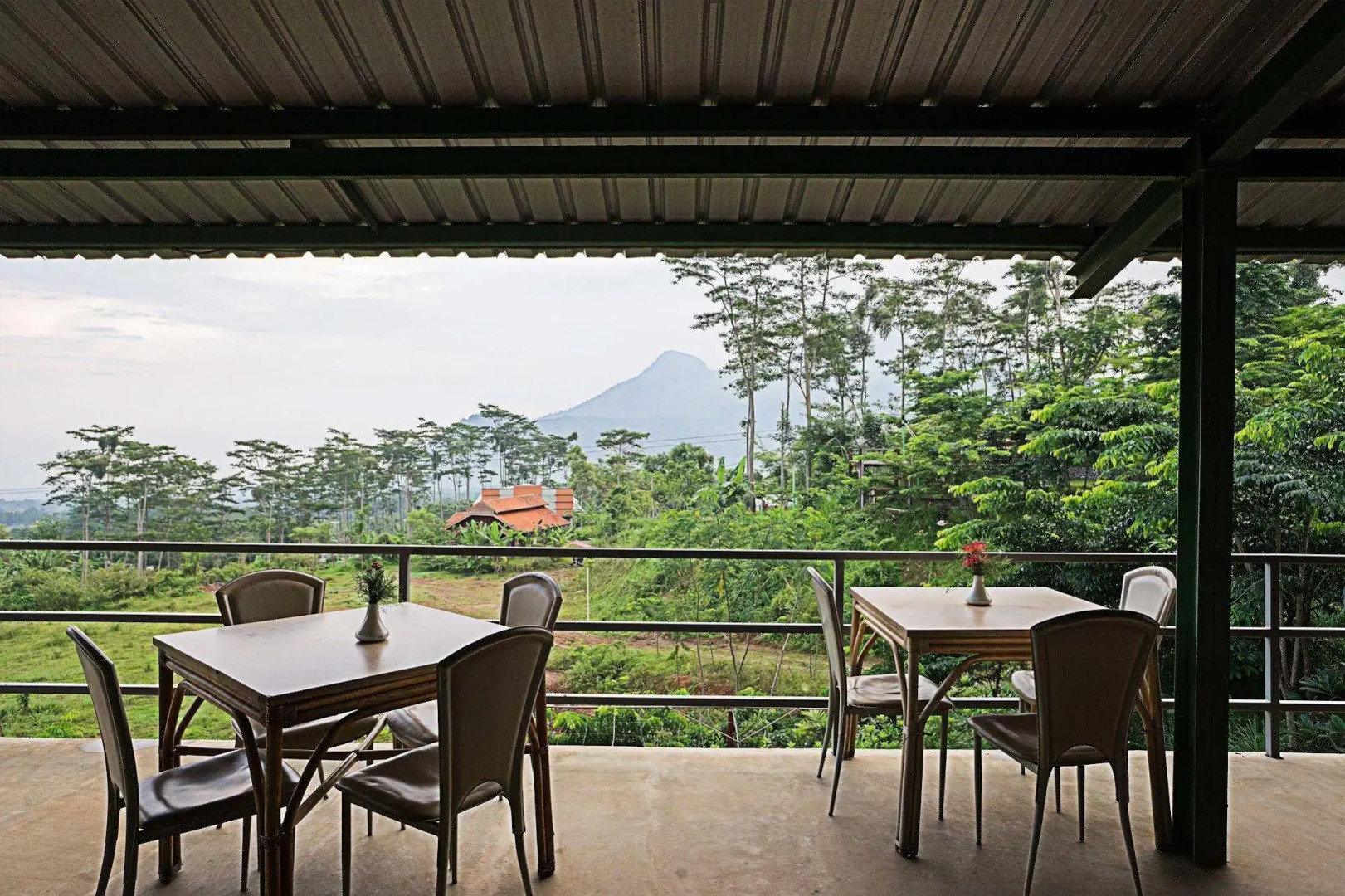 Royal Caravan Hotel Trawas