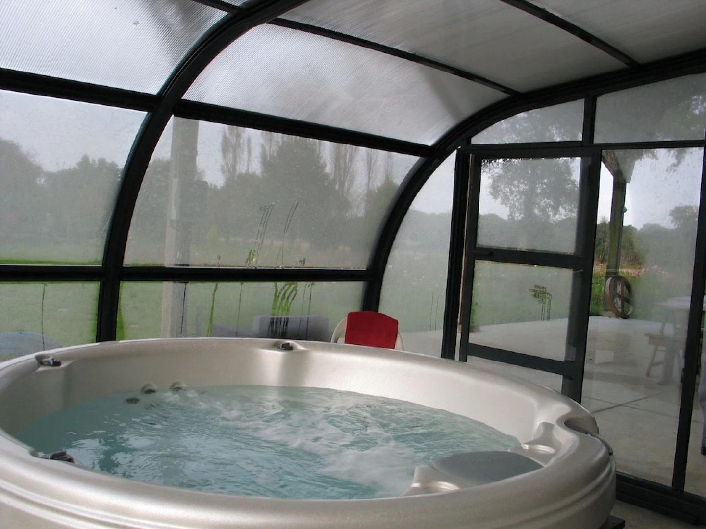 Pretty Cottage in La Chapelle-neuve Brittany With Jacuzzi