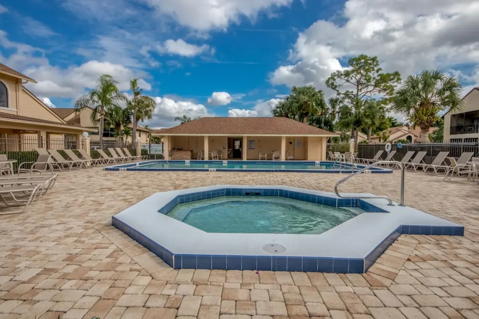 Charter Club Condo - Roelens Vacations