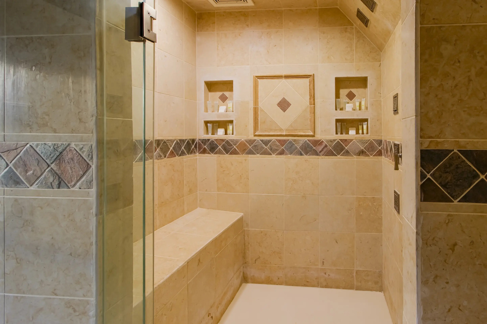 OYO Pinewood Inn & Suites Silsbee