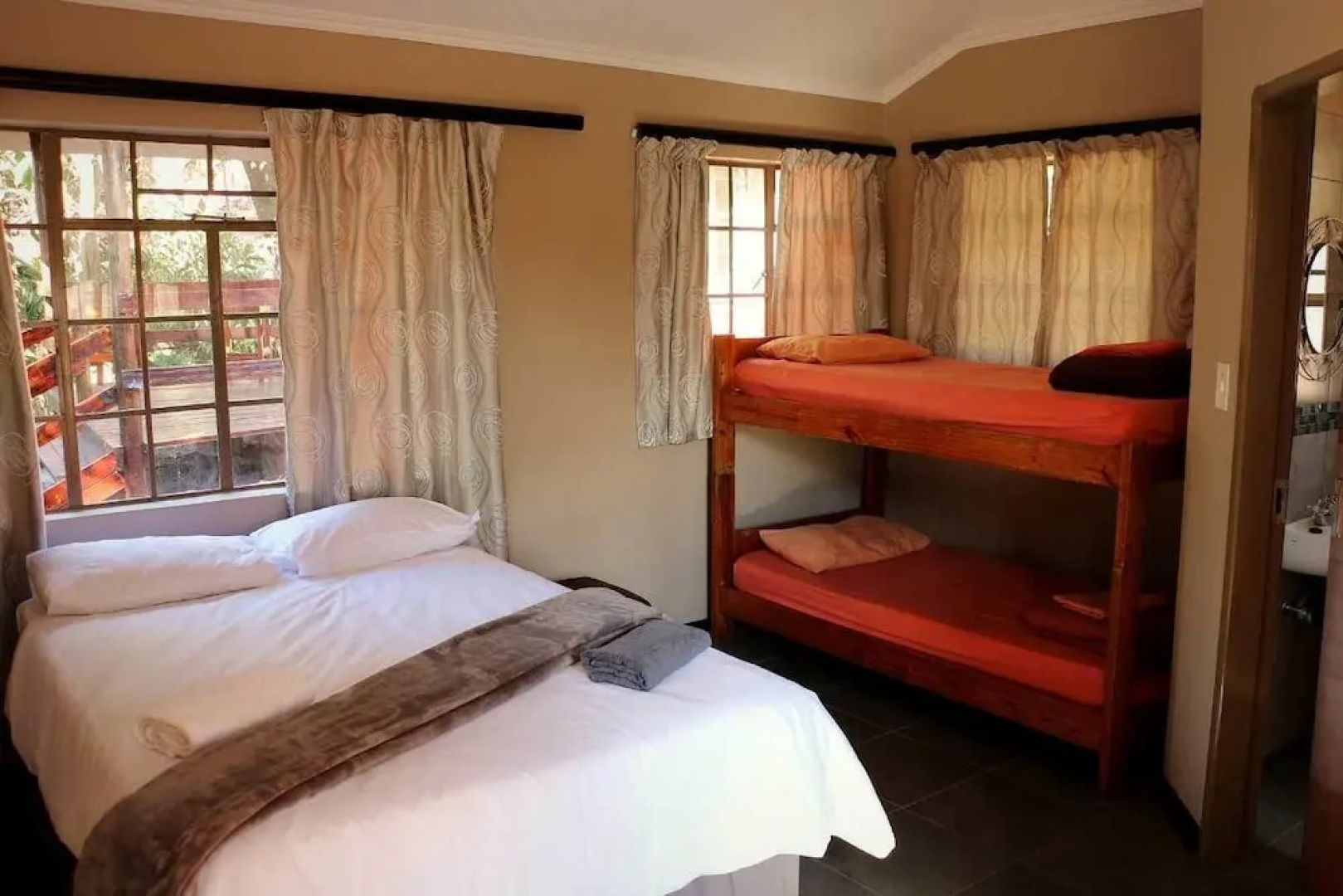Lidwala Lodge - Hostel