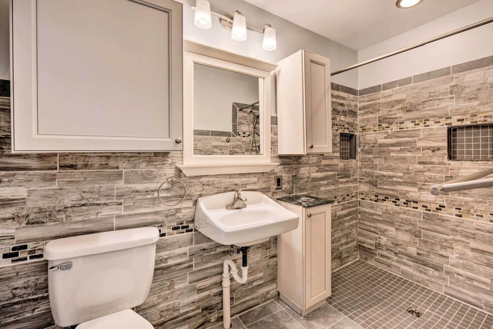 Updated Home w/ Pool Table ~ 4 Mi to Hershey!