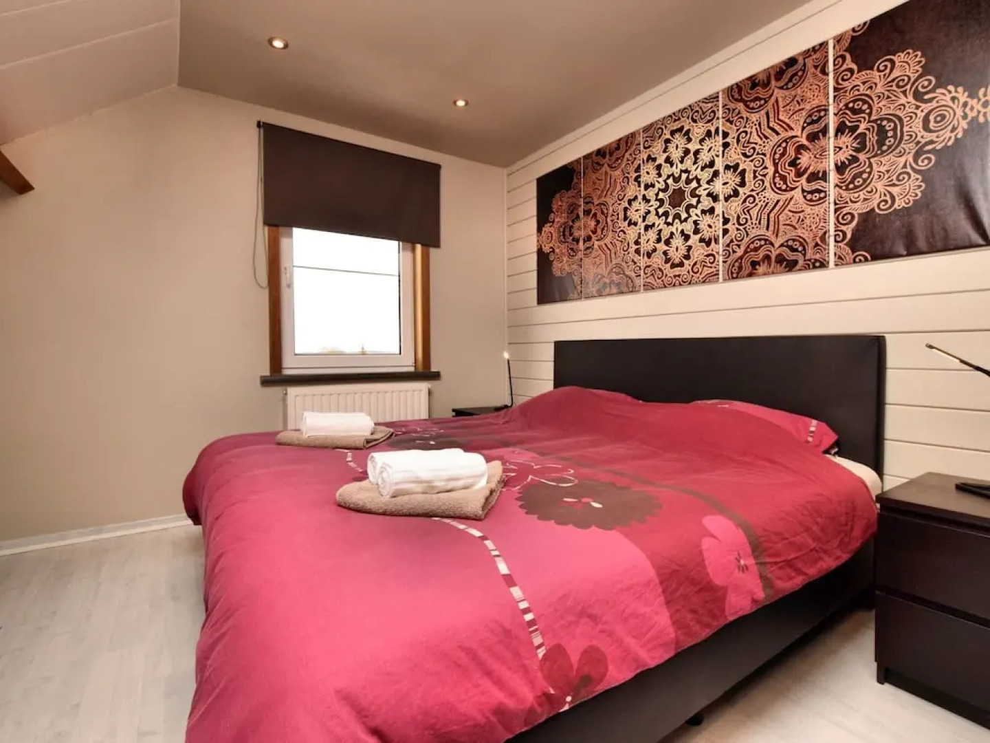 Beautiful, Luxury Home with Sauna, Hot Tub, Private Bathrooms