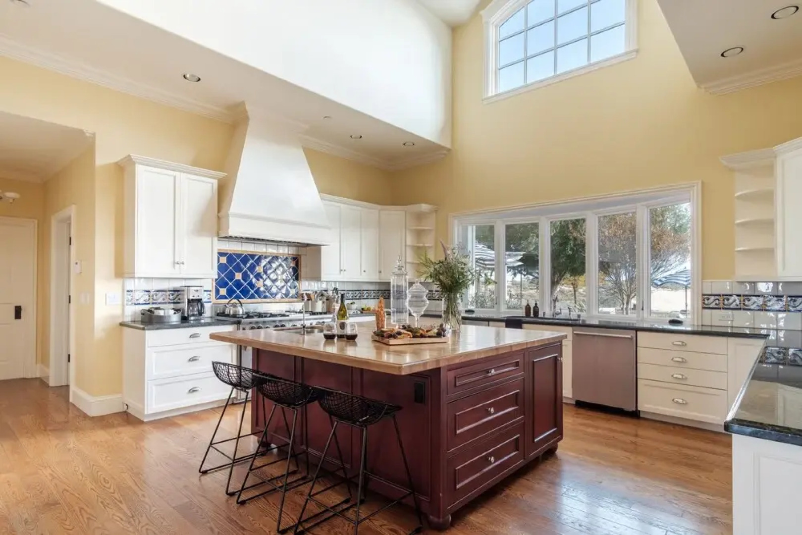 Granada by Avantstay - Secluded Estate w/ Vineyard Views & Pool