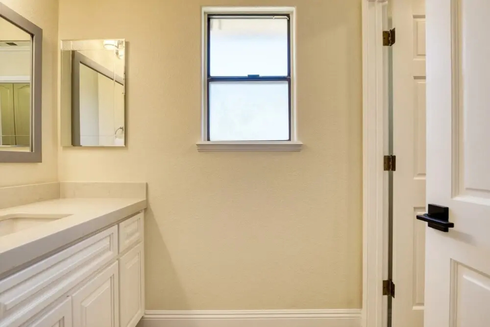 Burgundy by Avantstay Basketball Court Pool Hot Tub Outdoor Kitchen City Escape