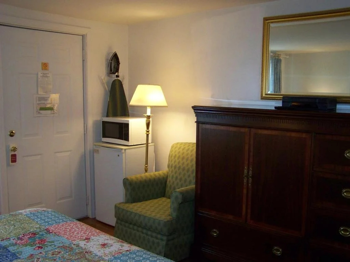 Golden Knight Inn and Suites