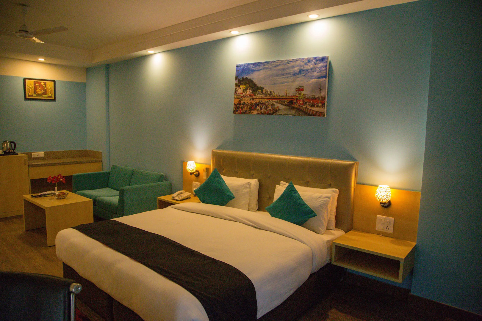 Four Leaf Service Suites