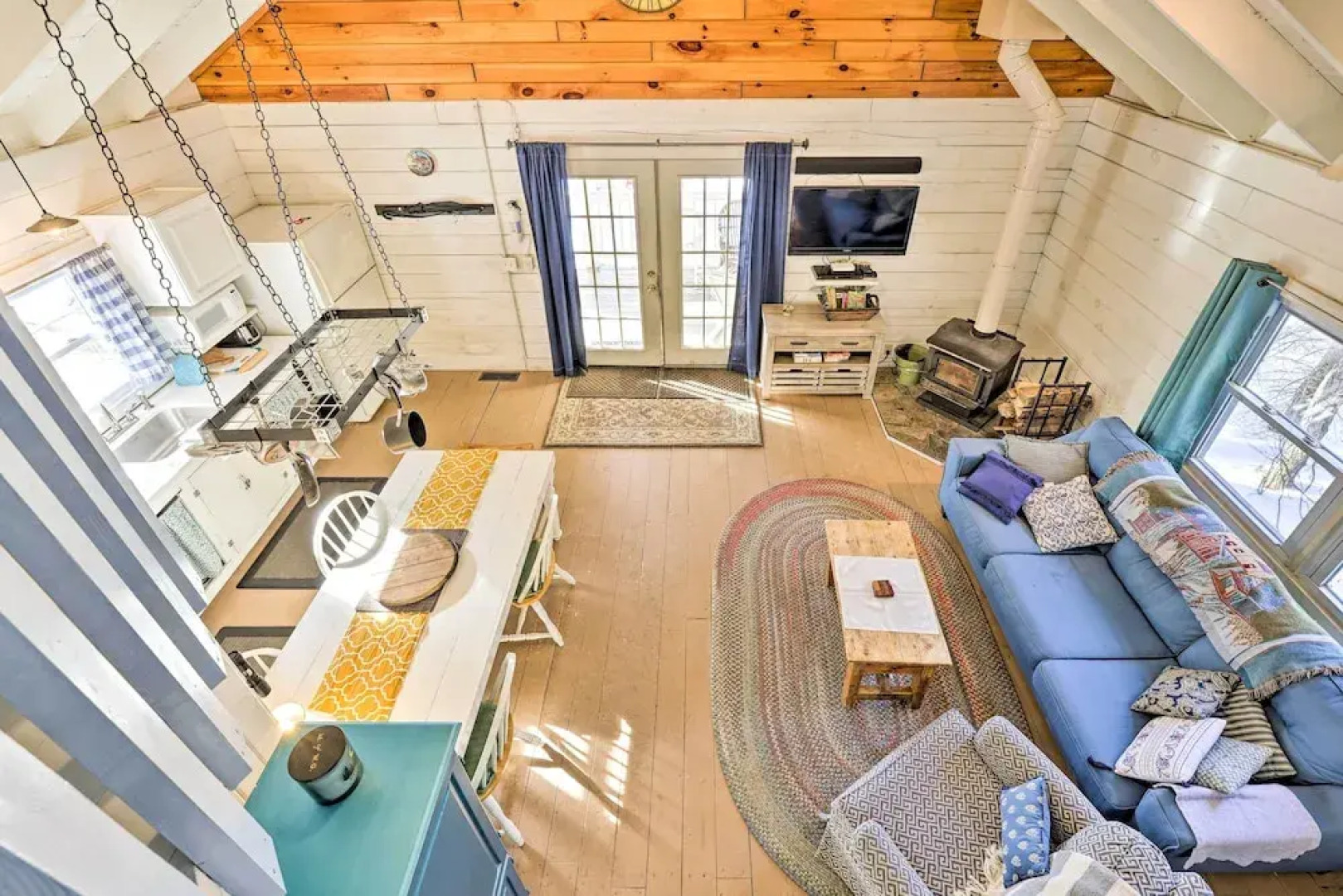 Private Lake Access & Canoes: Pennsylvania Cottage