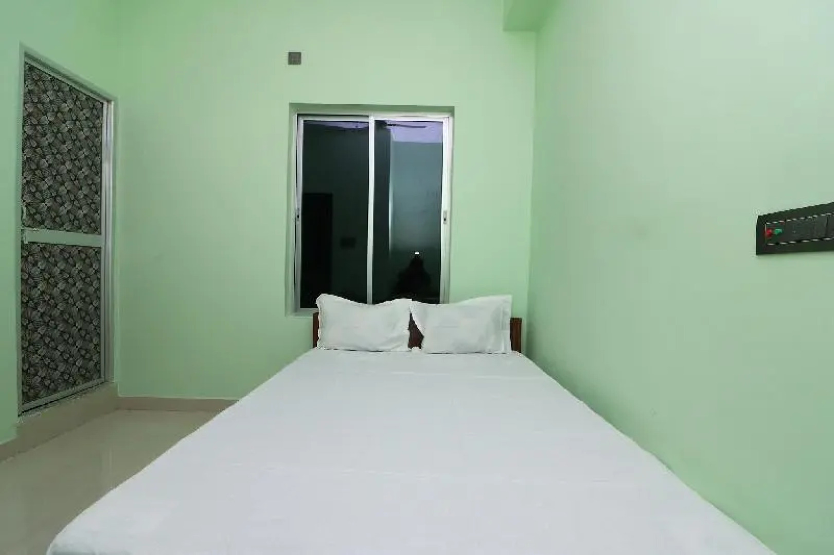 SPOT ON 41904 Hotel R.r Palace