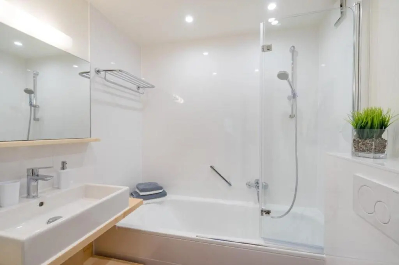 Wintertraum im Allgäu Alpine und Deluxe Sonnenwinkel, 4 Sterne Klassifiziert, WLAN gratis, großer Balkon mit Bergsicht, ruhig und doch zentral gelegen, tolle neu renovierte Ferienwohnung mit separaten Schlafzimmer, Brötchenservice, Hunde auf Anfrage