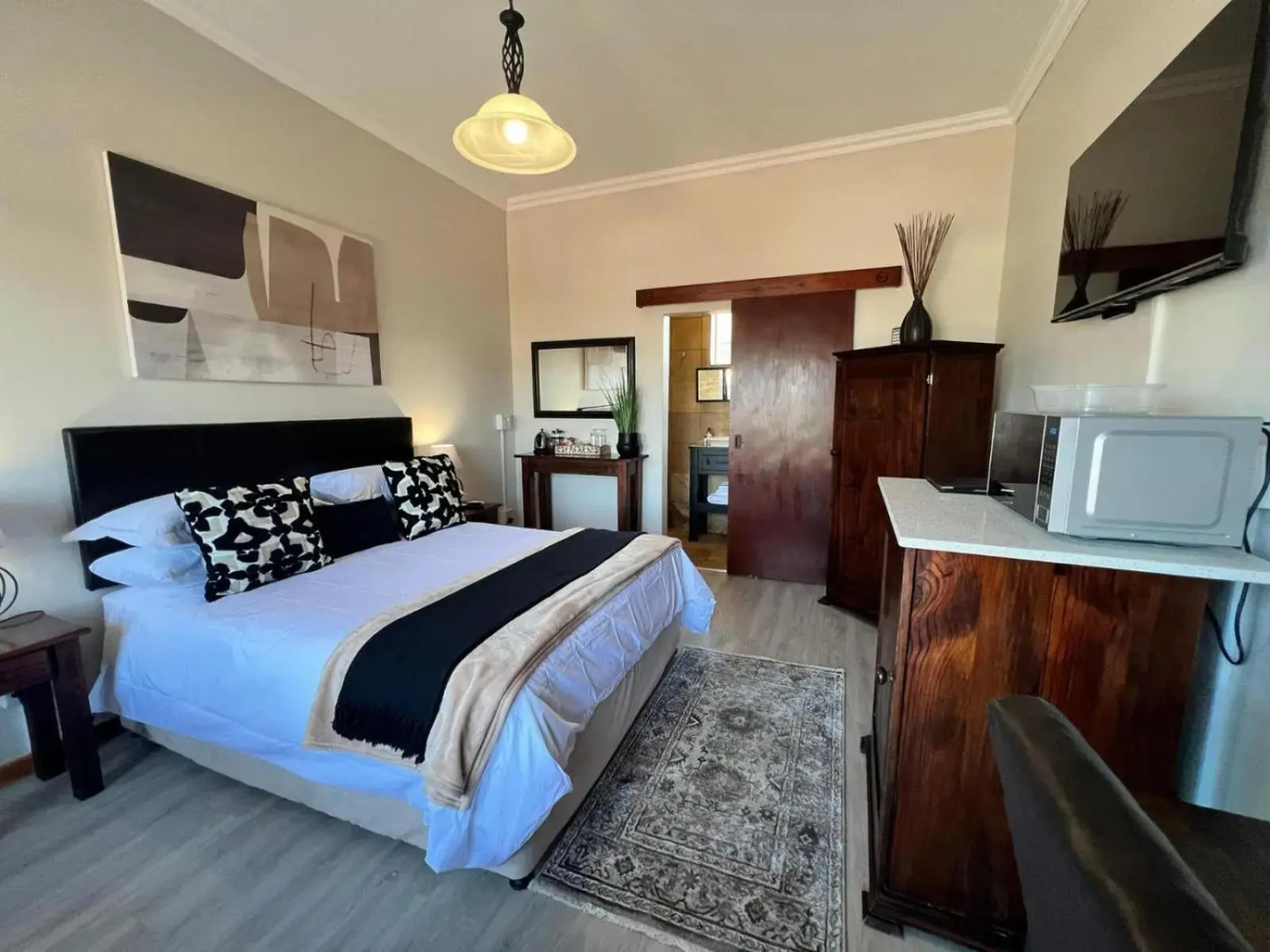 Sea Whisper Guest House & Self Catering