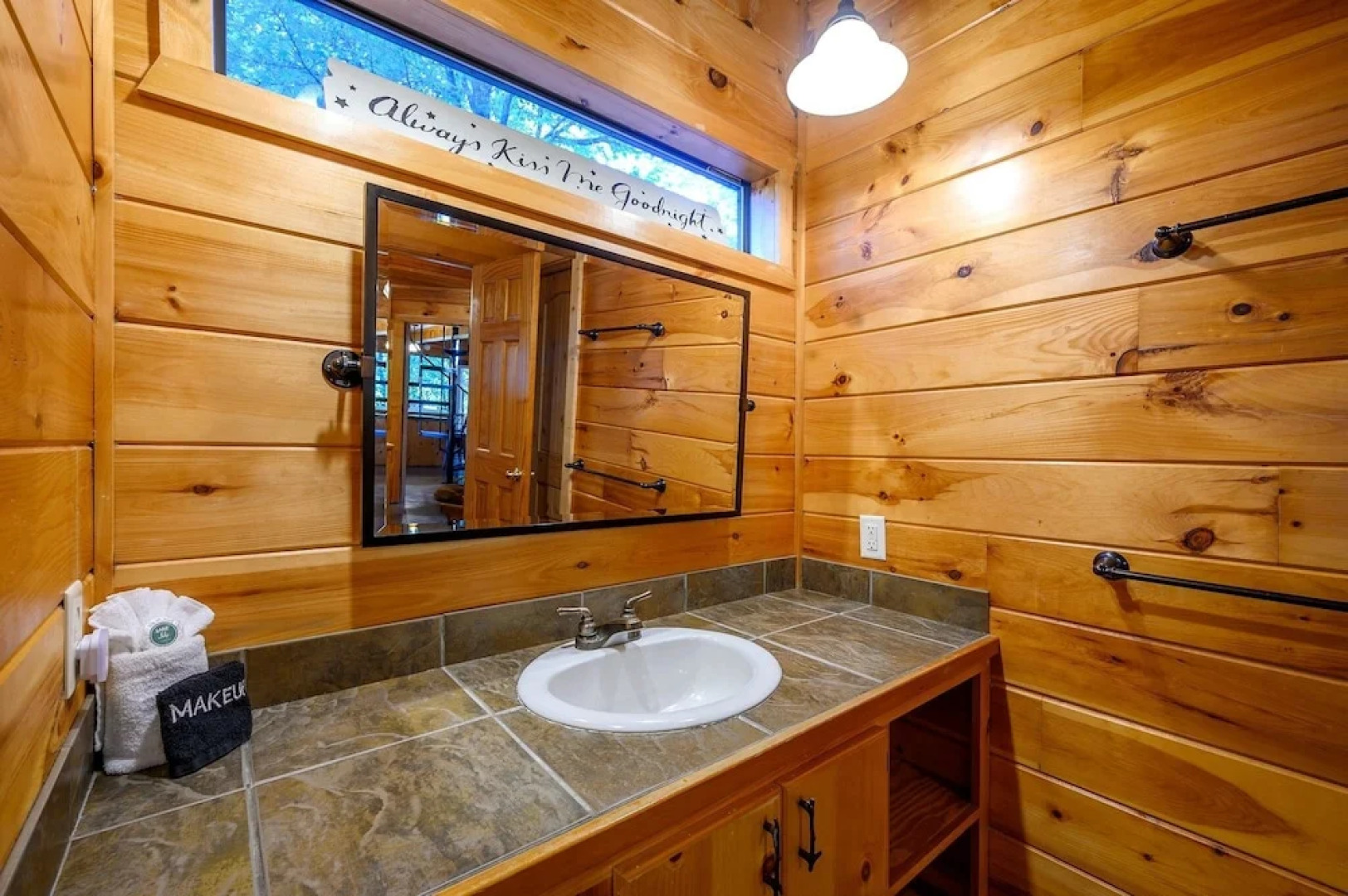 Okehi Pine Cabin With Wood Burning Fireplace and Outdoor Hot Tub by Redawning