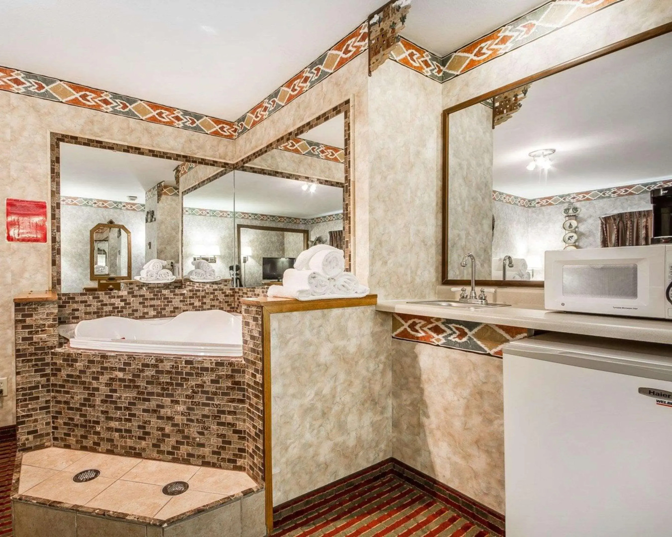 Rodeway Inn & Suites Madison East