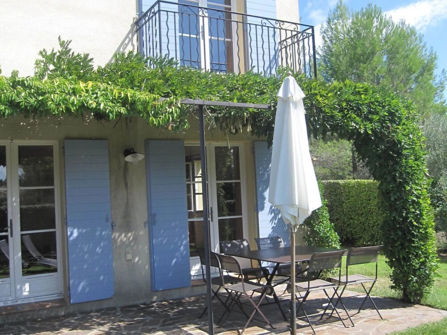 Provencal Holiday Home With Dishwasher not far From Fréjus