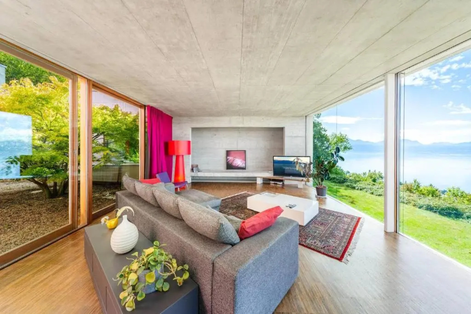 Luxury & Modern 4BD Villa with Panoramic Lake View by GuestLee