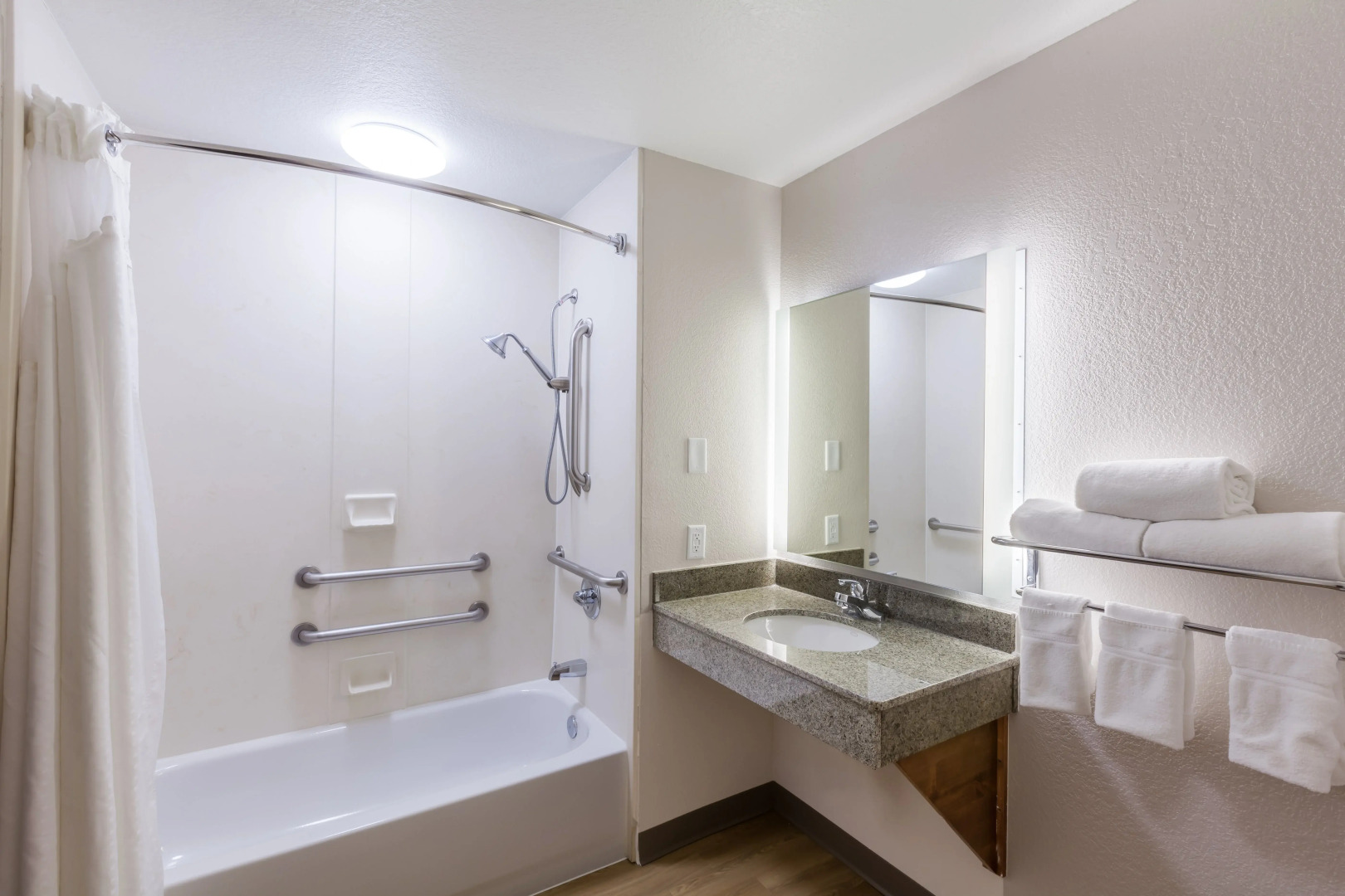 Holiday Inn Express & Suites Tulsa S Broken Arrow Hwy 51 by IHG