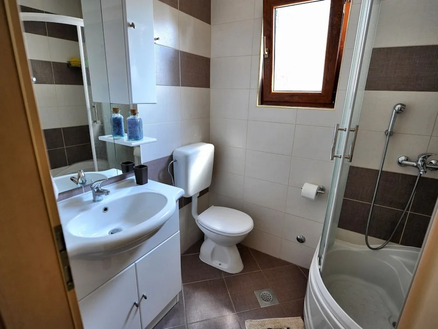 Modern Holiday Home With Covered Terrace and Private Garden