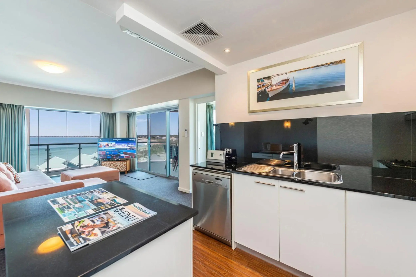 A 406 FANTASTIC OCEAN BEACH and MARINA VIEW APT - MANDURAH